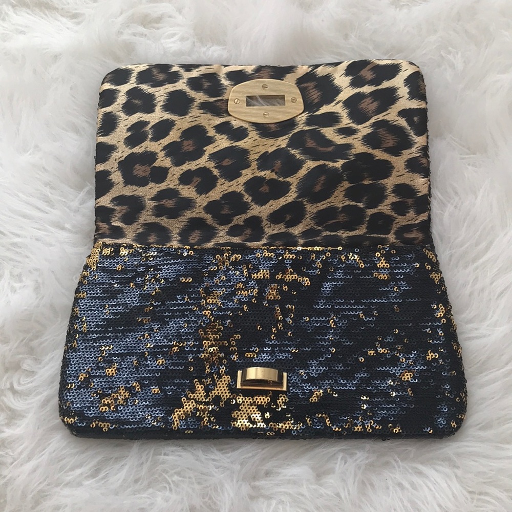 Armani exchange clutch - Picture 3 of 5